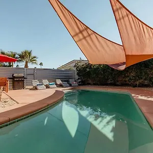 the-yorba-oasis-w-pool.palm-springs-ca-hotels.com/